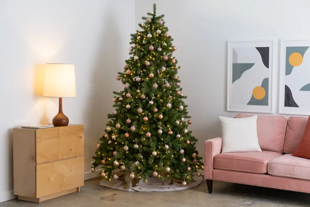 Choose Your Tree Wisely for Budget Christmas Decorating